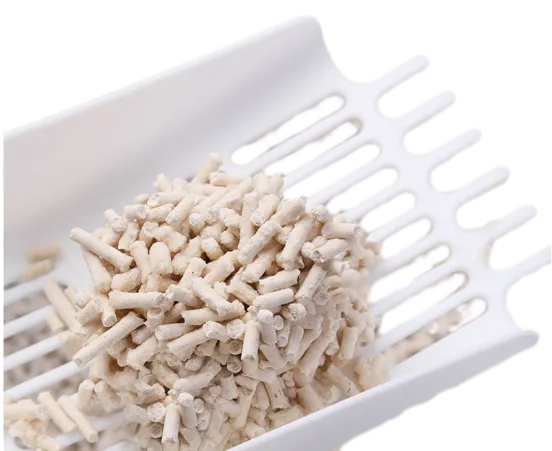 Clumped Tofu Cat Litter On Scoop – Firm And Easy To Clean by ISEMIPET