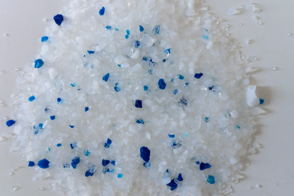 Premium quality silica crystals Low dust Long lasting odor control Gentle on paws crystal cat litter by ISEMIPET